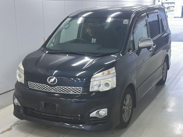 TOYOTA VOXY 2013