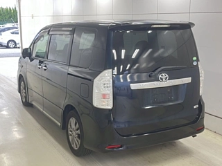 TOYOTA VOXY 2013