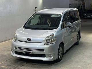 TOYOTA VOXY 2009