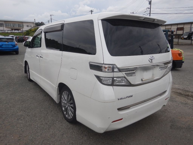 TOYOTA VELLFIRE 2013