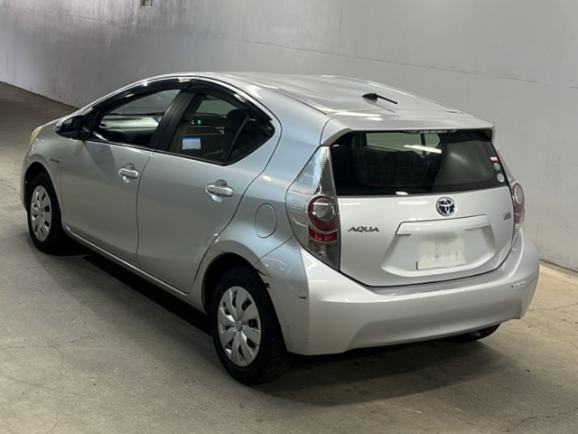 TOYOTA AQUA 2012