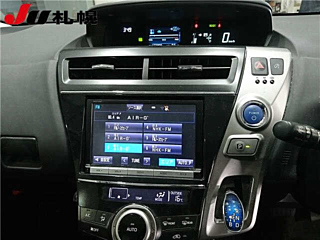 TOYOTA PRIUS ALPHA 2015