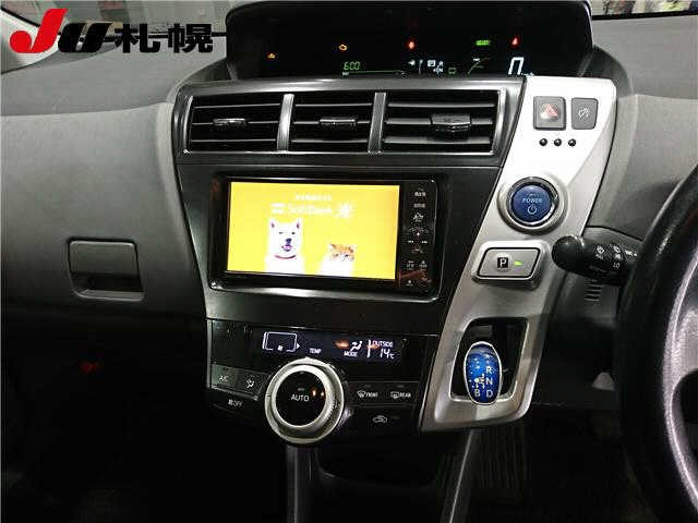 TOYOTA PRIUS ALPHA 2011