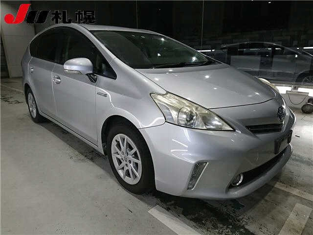 TOYOTA PRIUS ALPHA 2011