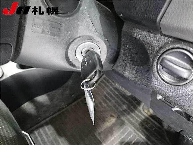 TOYOTA VITZ 2015