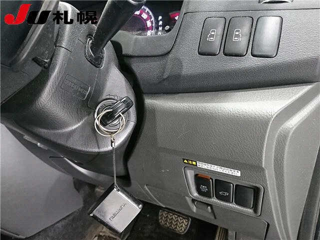 TOYOTA ISIS 2009