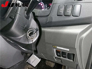 TOYOTA ISIS 2009