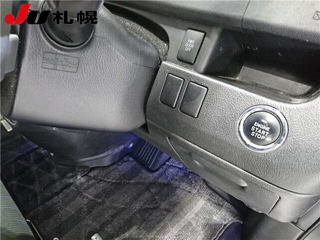 TOYOTA VOXY 2010