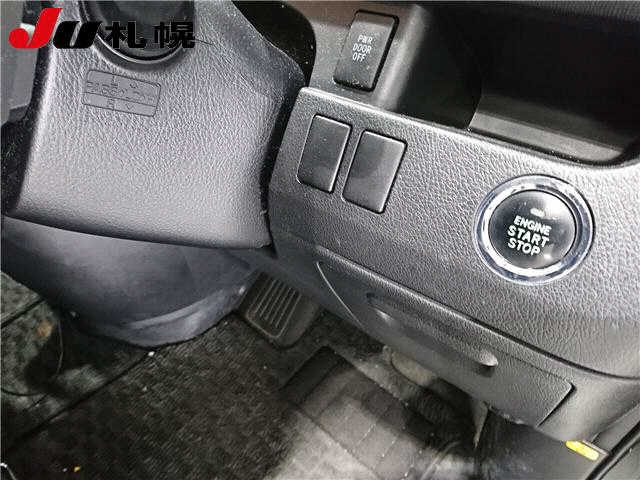 TOYOTA VOXY 2010
