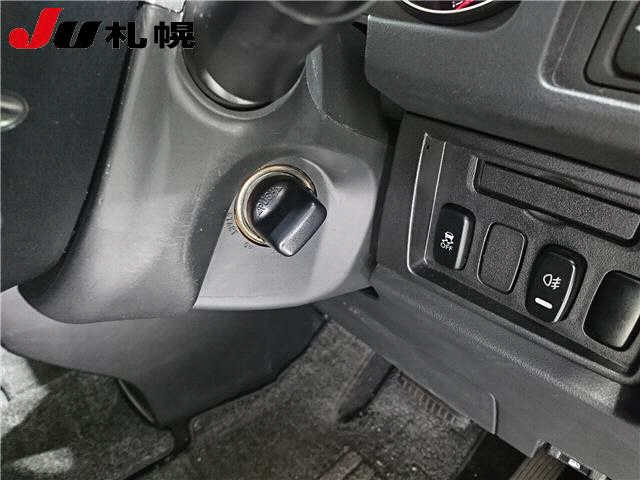 MITSUBISHI DELICA D5 2013