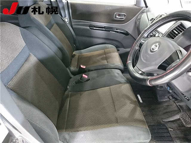 NISSAN ROOX 2011