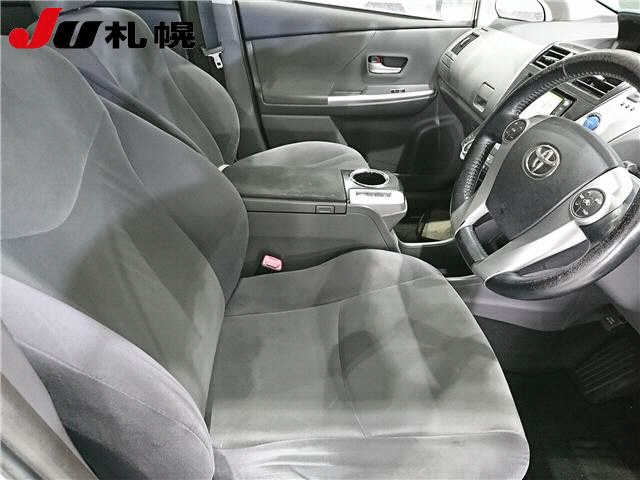 TOYOTA PRIUS ALPHA 2012