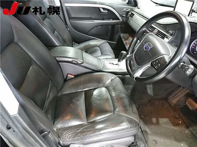 VOLVO V70 2010