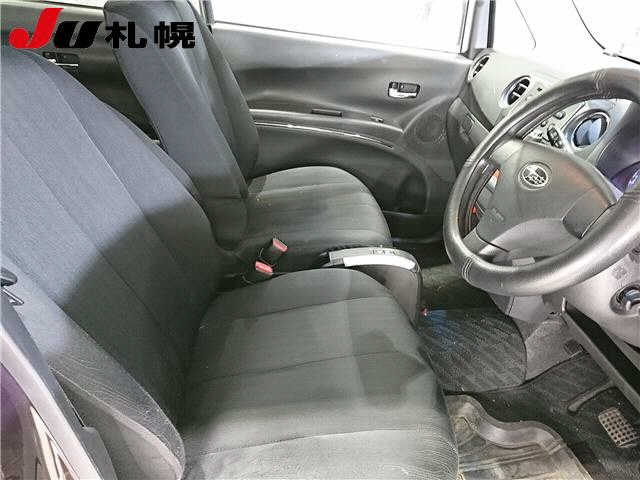 SUBARU LUCRA 2010