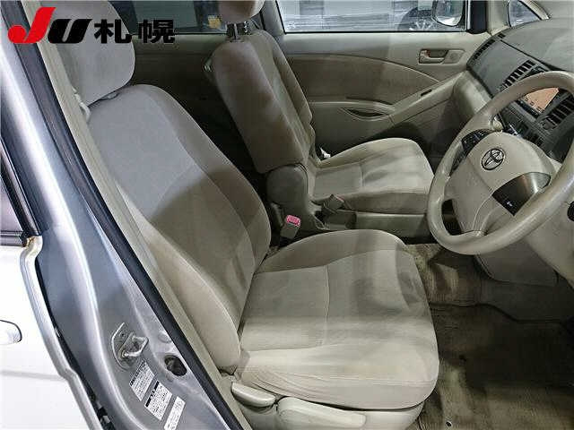 TOYOTA ISIS 2010