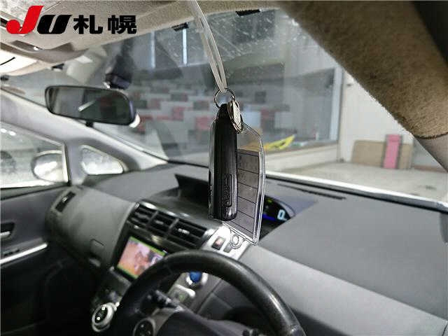 TOYOTA PRIUS ALPHA 2012