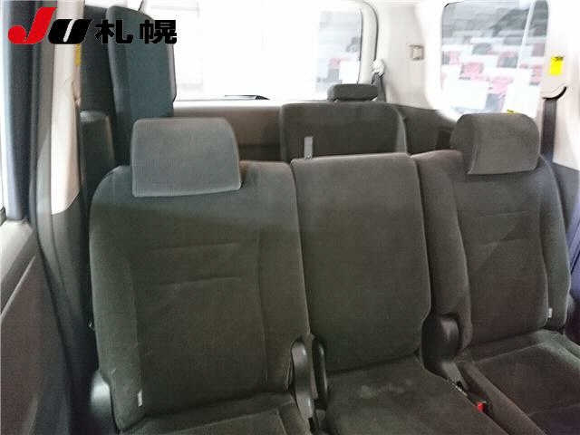TOYOTA VOXY 2008