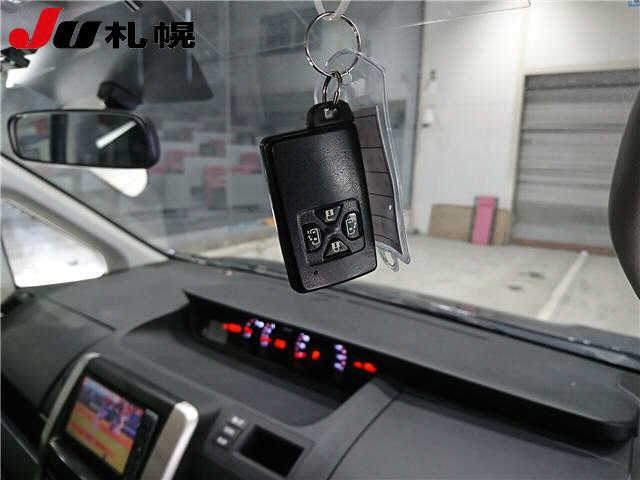 TOYOTA VOXY 2010