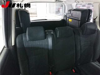 TOYOTA VOXY 2010