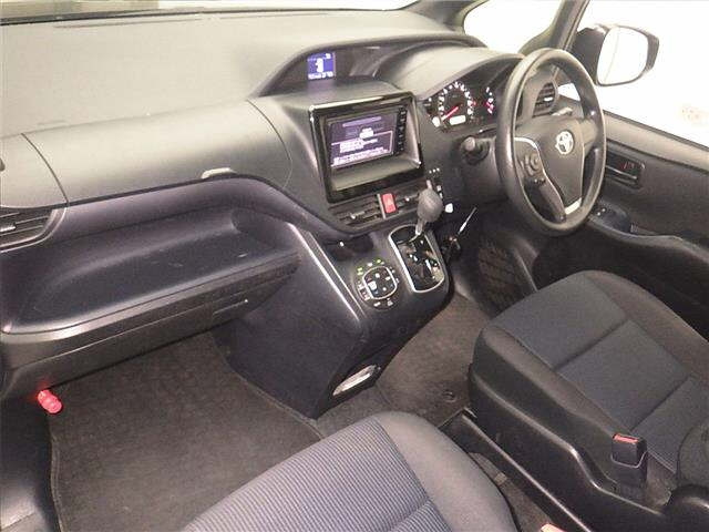 TOYOTA NOAH 2016