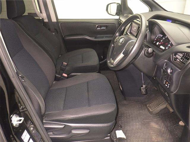 TOYOTA NOAH 2016