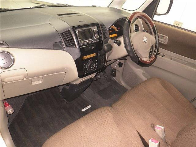 NISSAN ROOX 2010