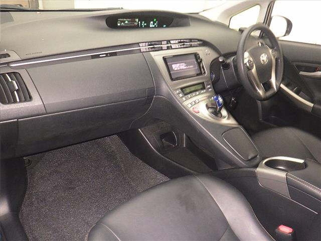 TOYOTA PRIUS 2014