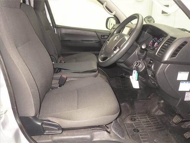 TOYOTA HIACE VAN 2020