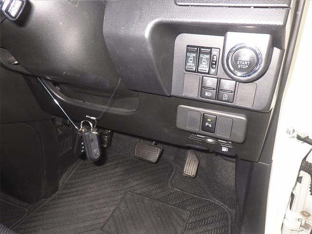TOYOTA ROOMY 2020
