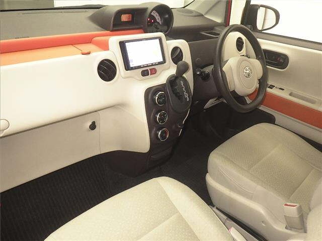 TOYOTA PORTE 2013