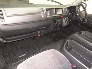 TOYOTA HIACE VAN 2011