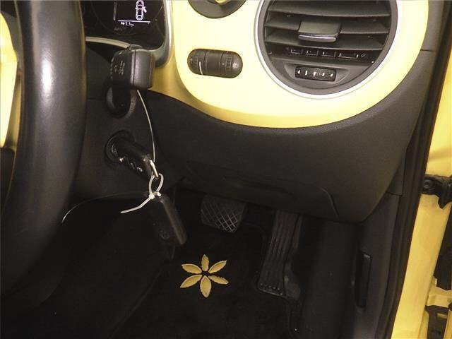 VOLKSWAGEN THE BEETLE 2014