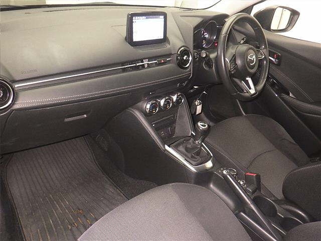 MAZDA DEMIO 2017