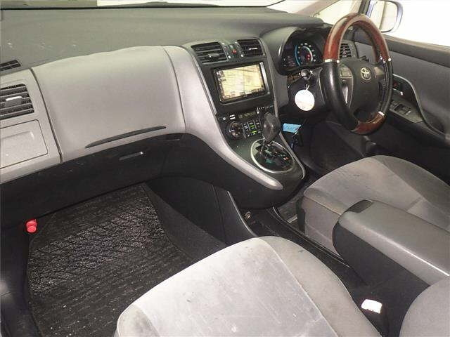 TOYOTA MARK X ZIO 2010