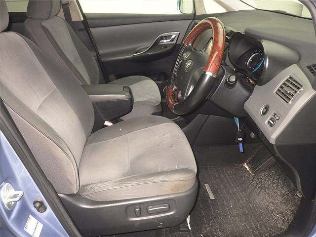 TOYOTA MARK X ZIO 2010