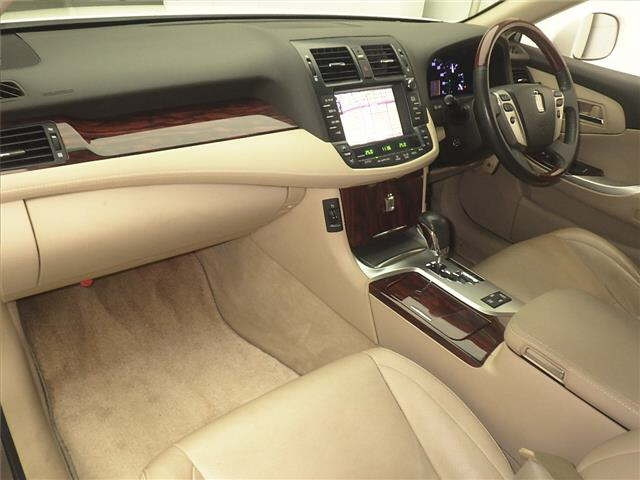 TOYOTA CROWN 2011