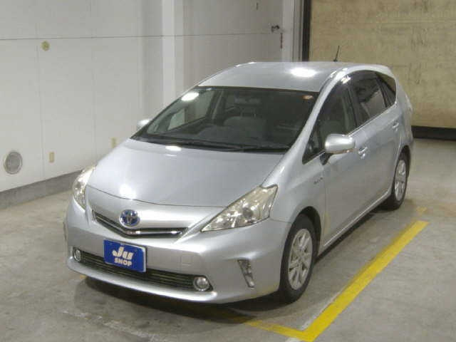 TOYOTA PRIUS ALPHA 2015