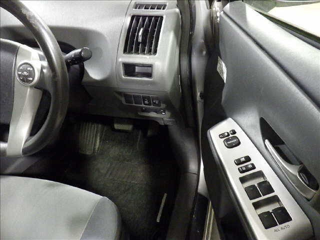 TOYOTA PRIUS ALPHA 2015