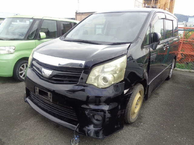 TOYOTA NOAH 2012