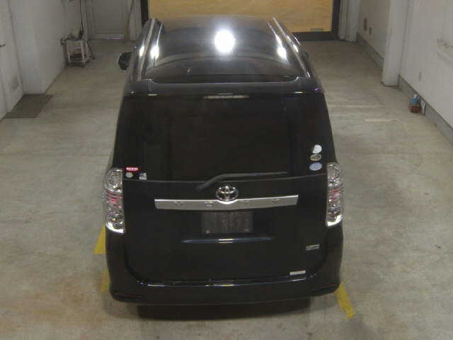 TOYOTA VOXY 2009