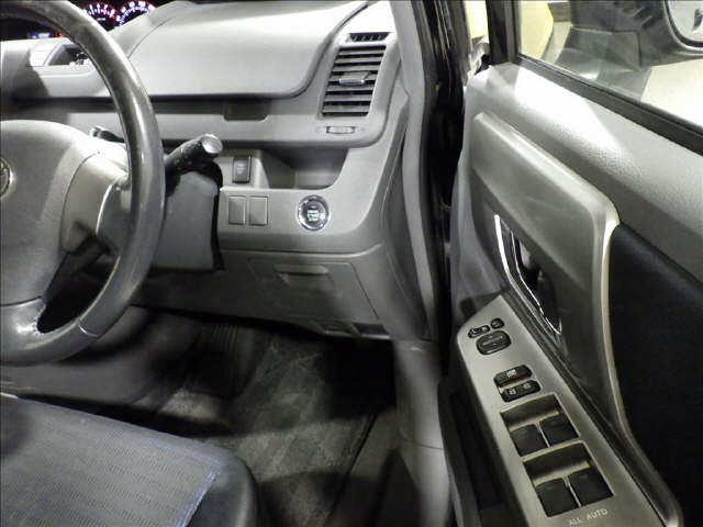 TOYOTA VOXY 2009