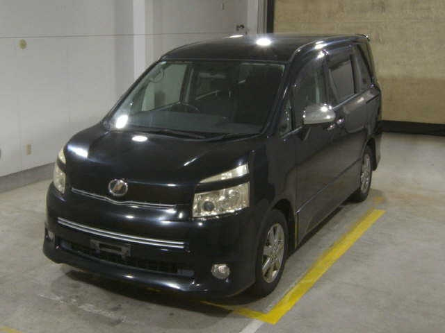 TOYOTA VOXY 2009