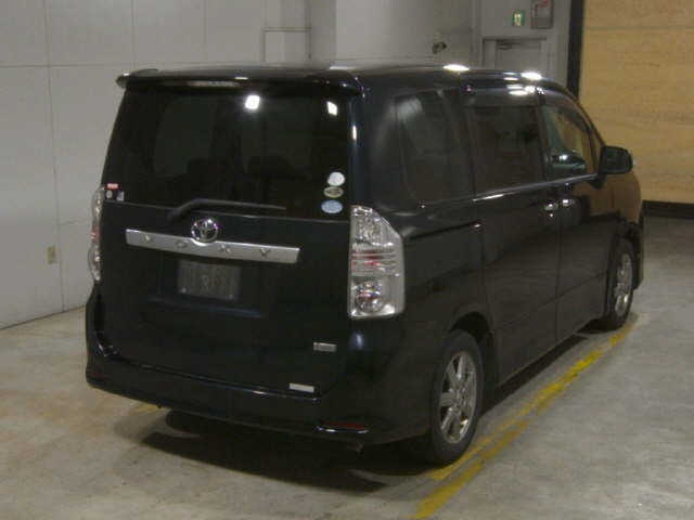 TOYOTA VOXY 2009