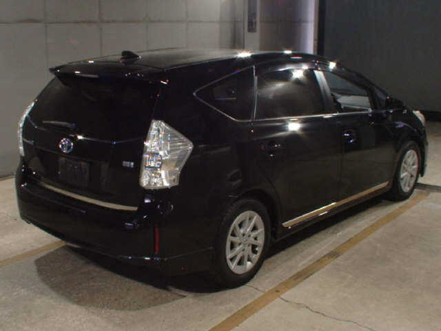 TOYOTA PRIUS ALPHA 2012