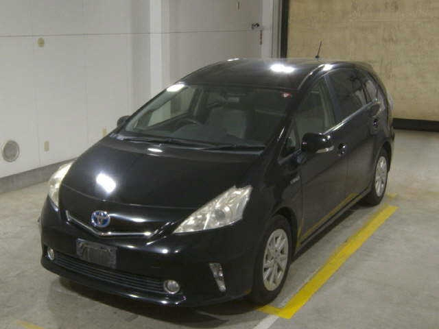 TOYOTA PRIUS ALPHA 2012