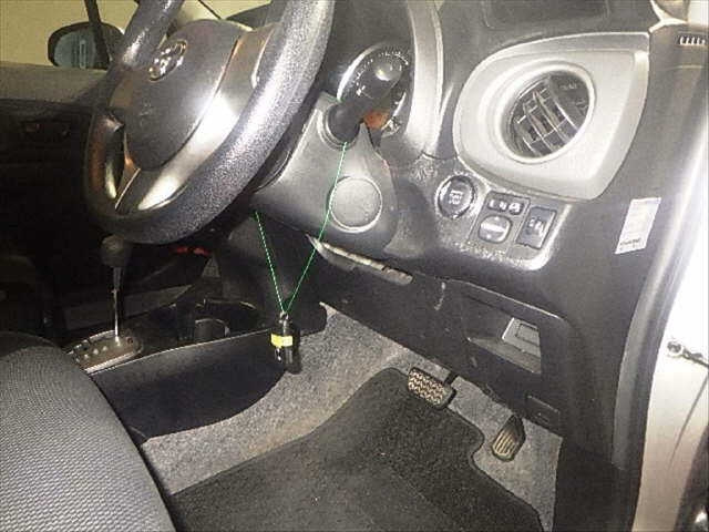 TOYOTA VITZ 2012