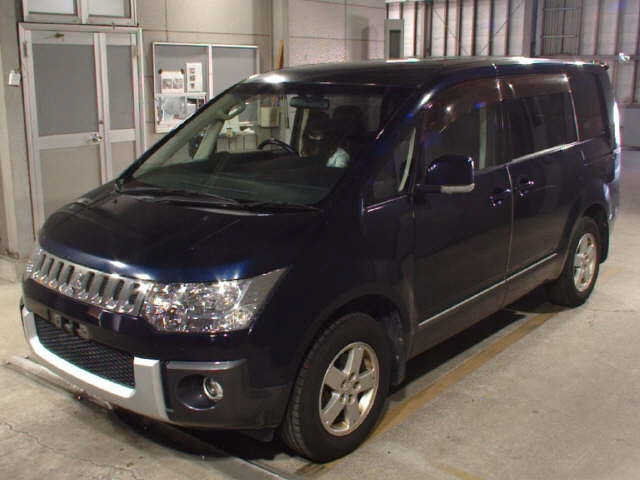 MITSUBISHI DELICA D5 2010