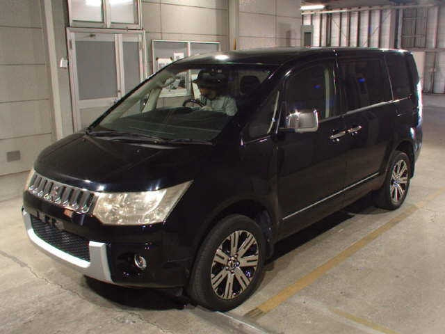 MITSUBISHI DELICA D5 2011