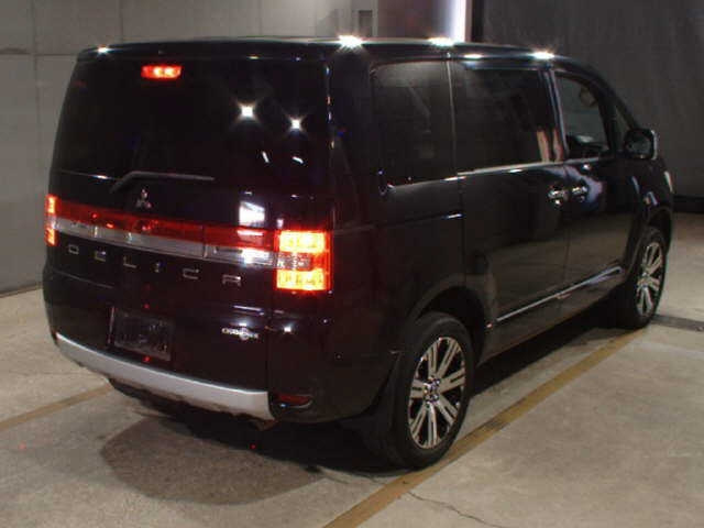 MITSUBISHI DELICA D5 2011