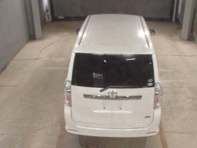 TOYOTA VOXY 2011